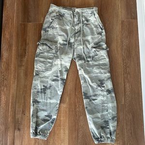 AE Snappy Stretch Convertible Baggy Cargo Jogger
